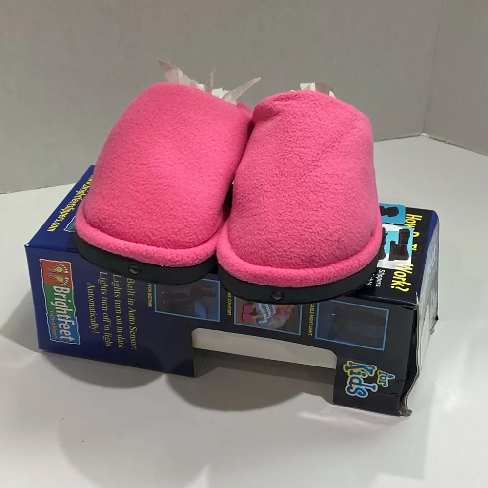 BrightFeet lighted slippers for little kids Sz large 2-4 in pink New in box